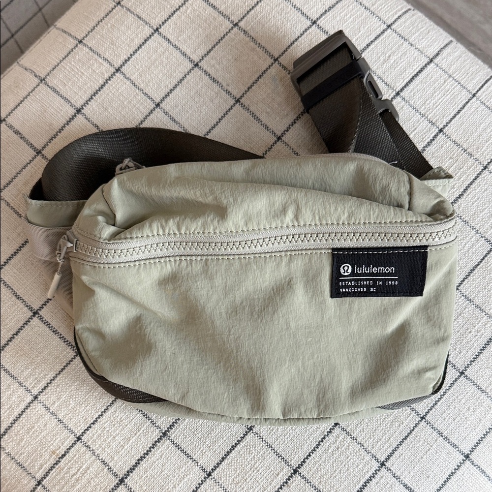 lululemon belt bag